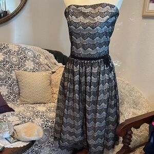 Chic Strapless Black and Gray Lace Dress